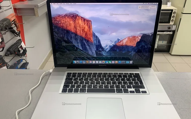 Ноутбук  MacBook Pro 17 2009