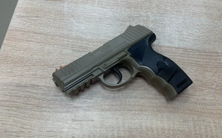 Пневматический пистолет Crosman MK45