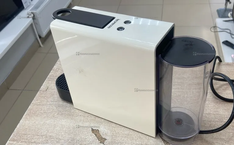 Капсульная кофе машина Nespresso C30 White