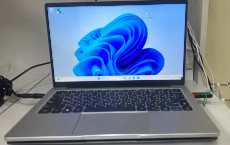 Ноутбук  Default