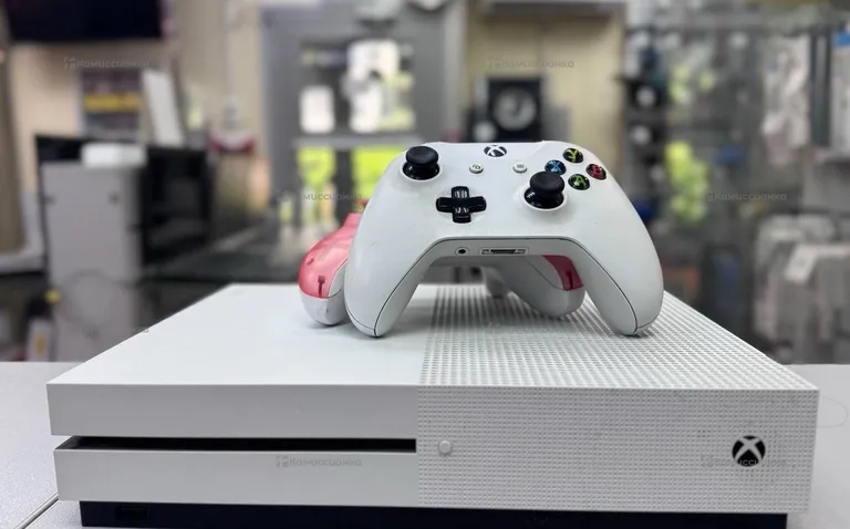Приставка Xbox One S 1Tb