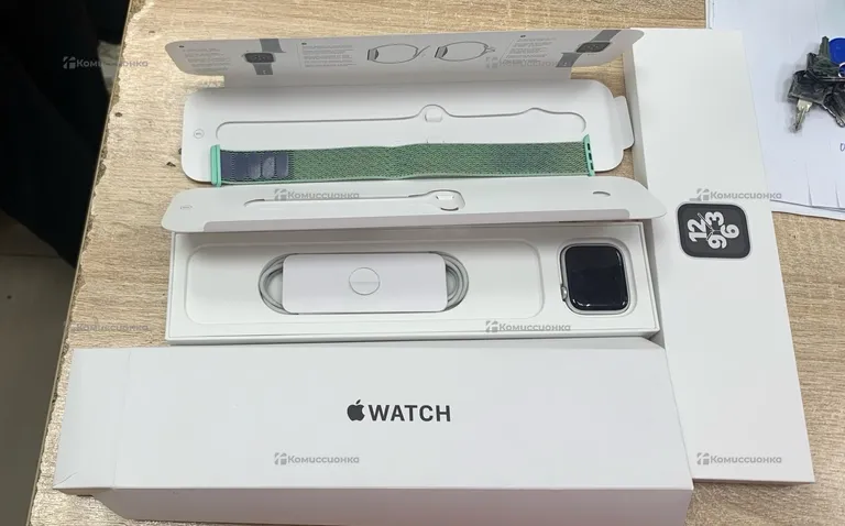 Часы  Apple Watch SE 44mm