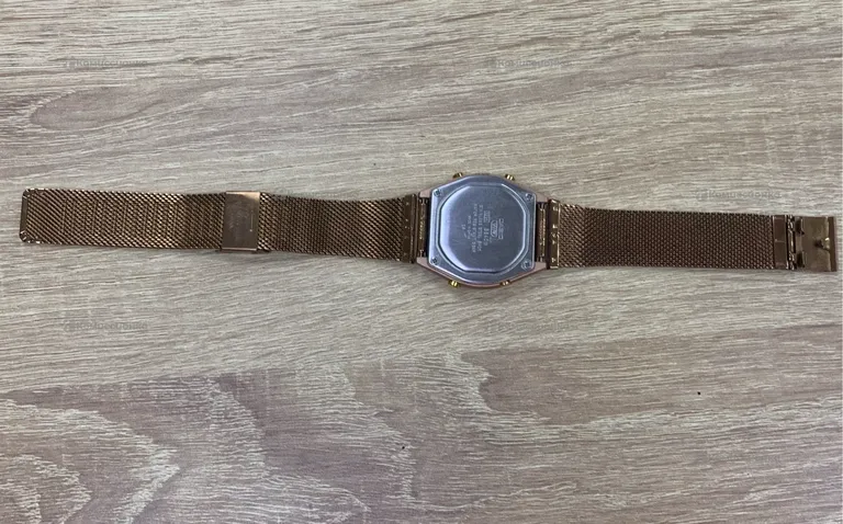 Часы  Casio B640W