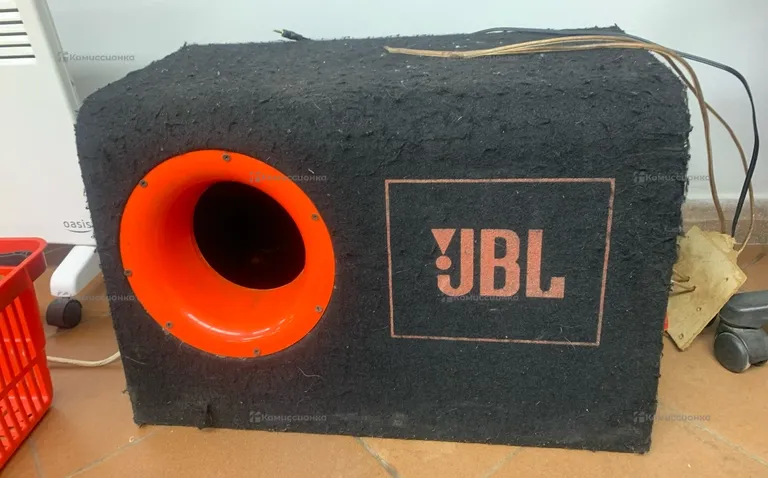 Сабвуфер  JBL