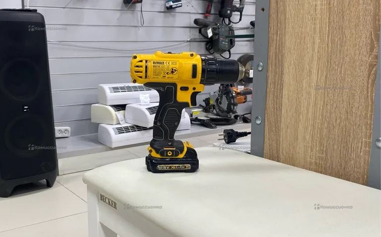 Дрель-Шуруповёрт Dewalt DCD710