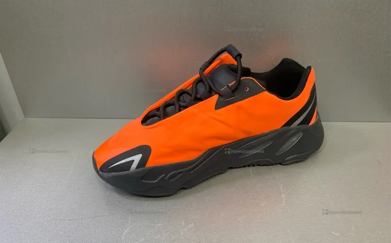 Кроссовки Adidas Yeezy 700 43p