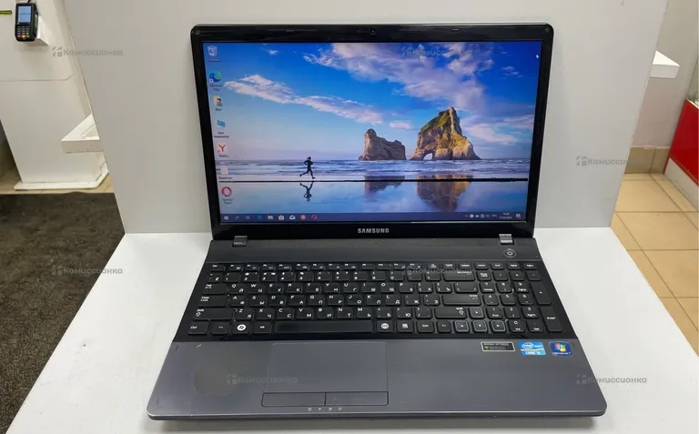 Ноутбук Samsung NP300E5C