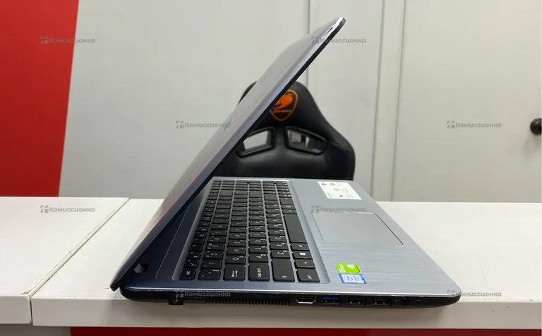 Ноутбук Asus i3-7020U/MX110/8RAM/500HDD