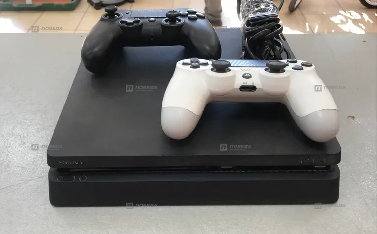 Sony PlayStation 4 Slim 1TB.