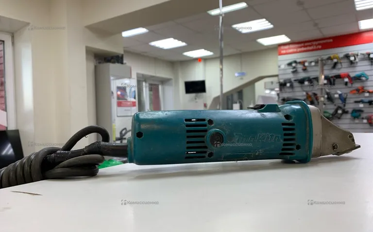 Шлицевые ножницы Makita js1670