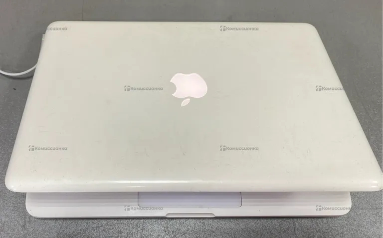 Ноутбук  Apple MacBook 13-inch 2010