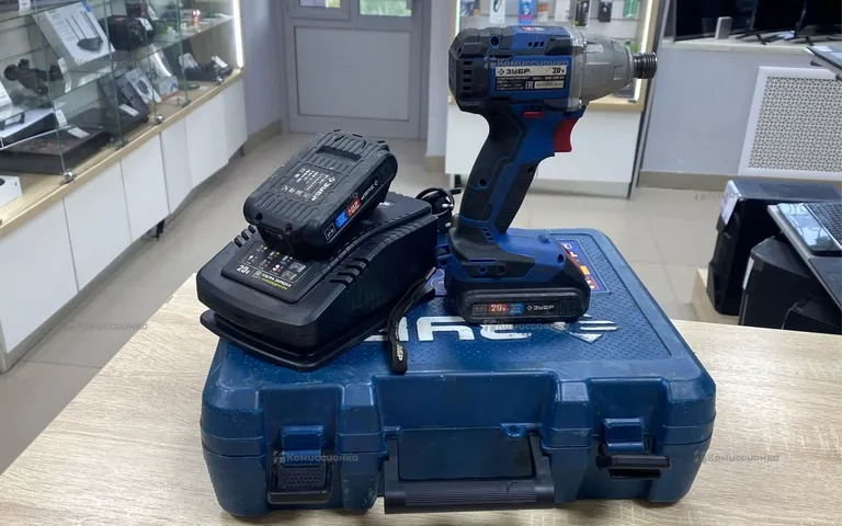Винтоверт ударный ЗУБР Профи GVB-250-22