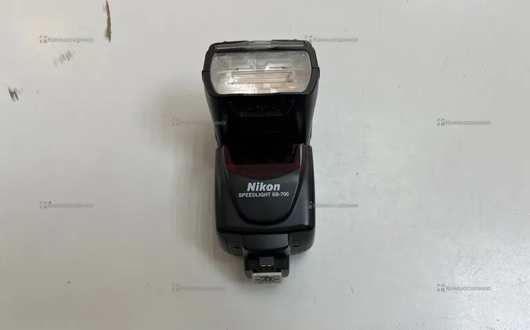 Вспышка Nikon SB-700
