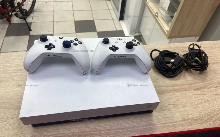 Приставка Xbox One X 1 TB