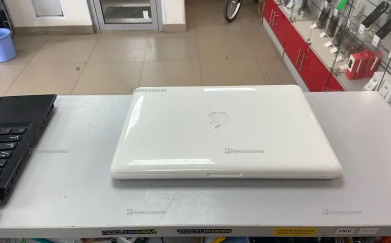 Apple Macbook 13-inch 8/128gb SSD