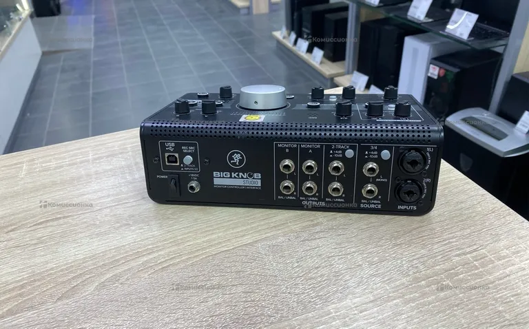 Звуковая карта Mackie Big Knob Studio