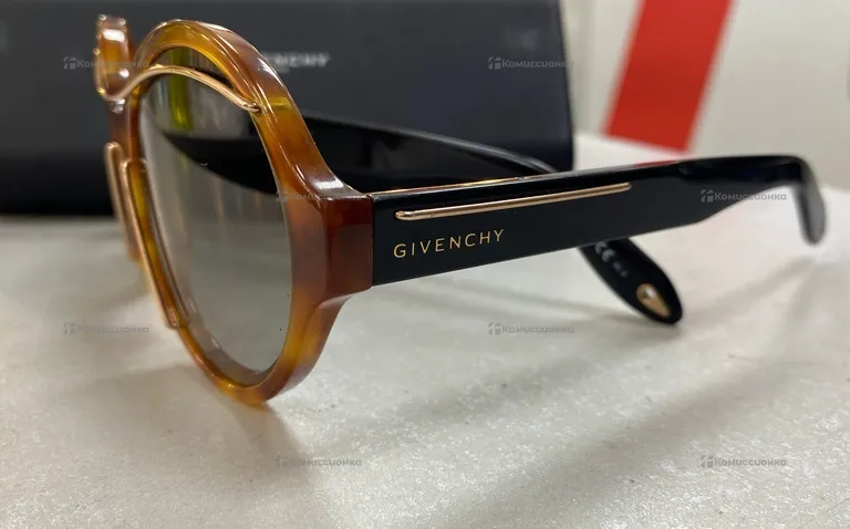 Солнцезащитные очки Givenchy GV 7029/S