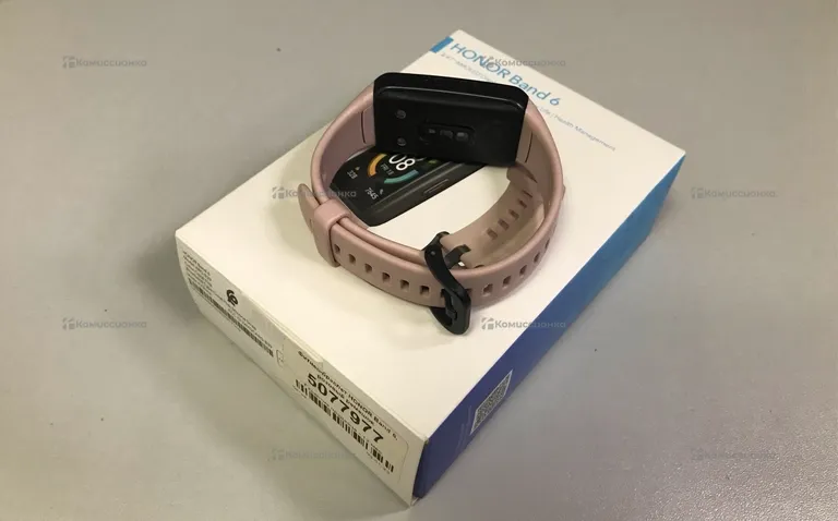 Фитнес браслет Honor Band 6