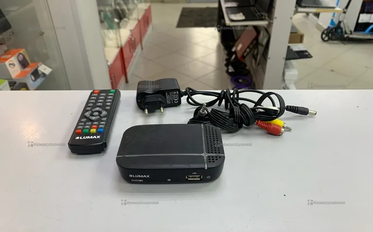 Цифровая ТВ приставка  lumax dv1115