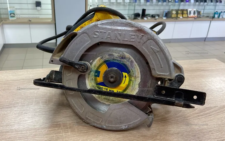 Торцовочная пила Stanley SC16