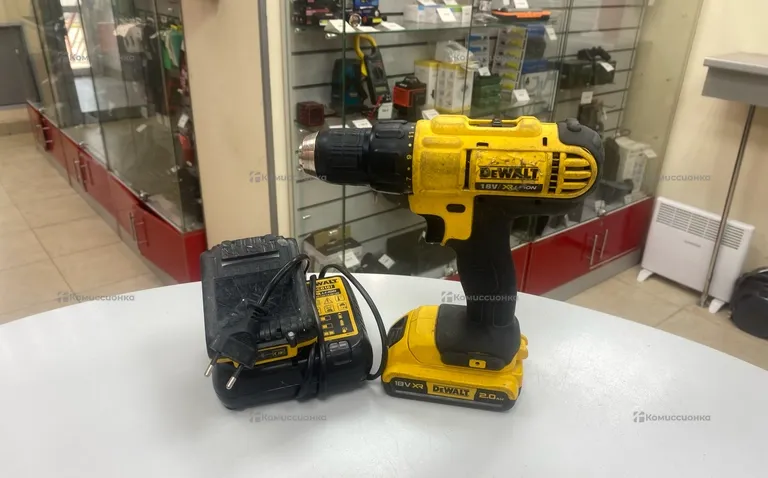 Аккумуляторная дрель-шуруповерт DeWALT DCD771-ks