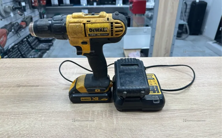 Аккумуляторная дрель-шуруповерт DeWALT DCD771-ks