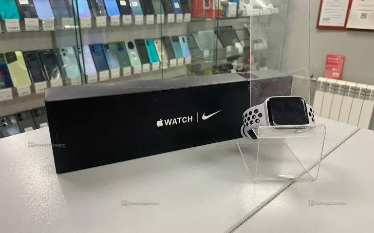 Часы  Apple Watch SE