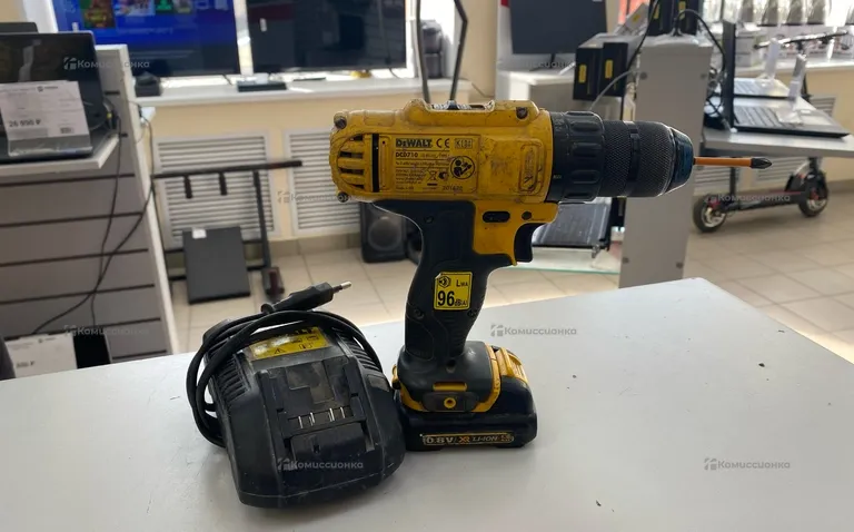 Шуруповерт Dewalt DCD 710