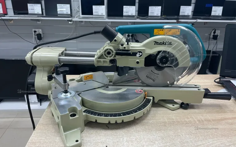 Торцовочная пила makita LS0714