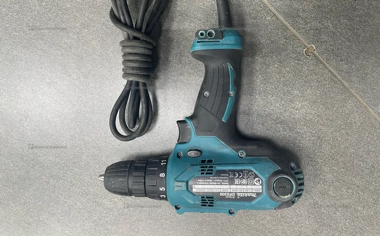 дрель сетевая Makita DF0300