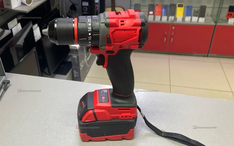 Шуруповерт бесщеточный Milwaukee реп. M18