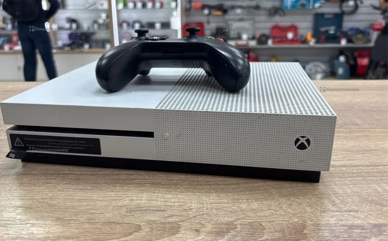 Приставка Xbox X-Box One S