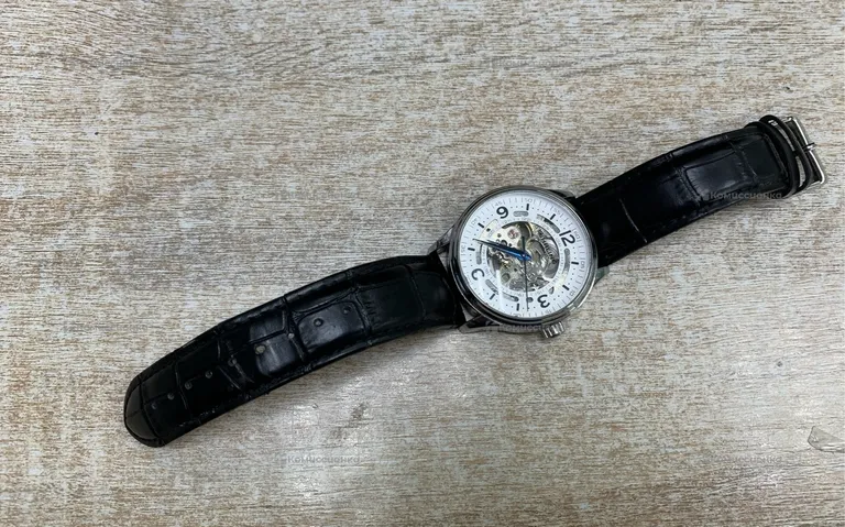 Часы  stuhrling