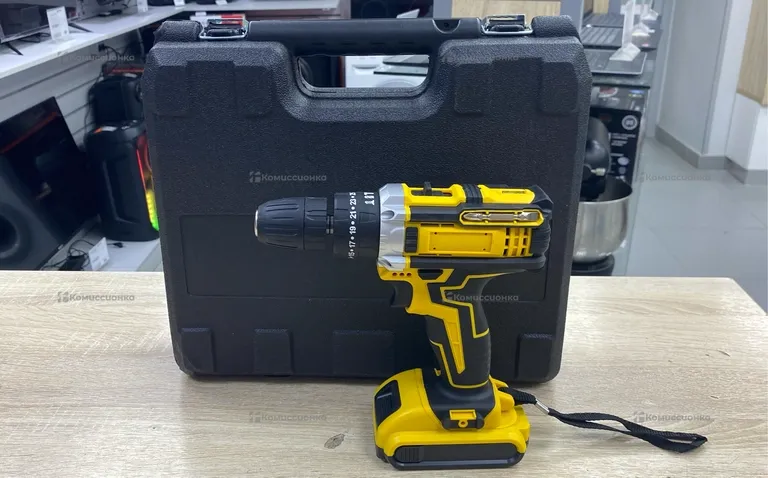 Шуруповерт DEWALT реп. с набором