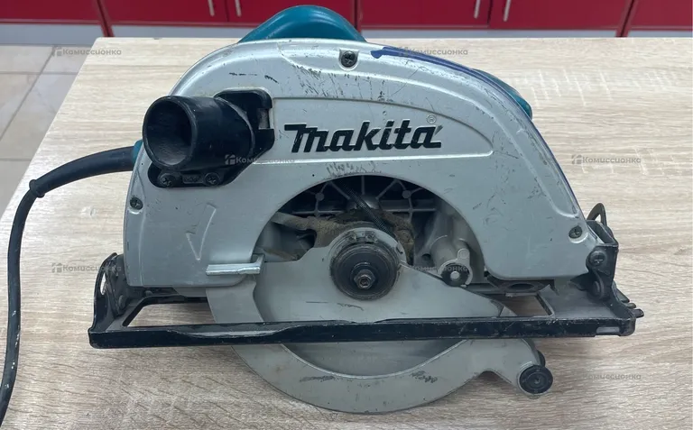 Дисковая пила Makita 5704R