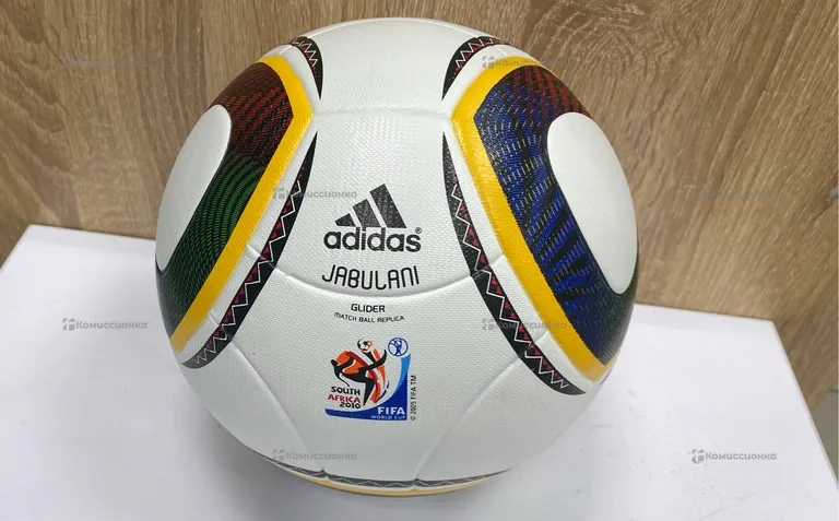 Футбольный мяч adidas 2010