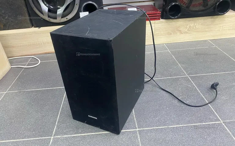 Саундбар Samsung R5-Series HW-R530