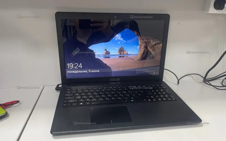 Ноутбук  ASUS X552EA-XX117D