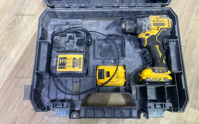 Аккумуляторная дрель-шуруповерт DeWALT DCD701N-XJ