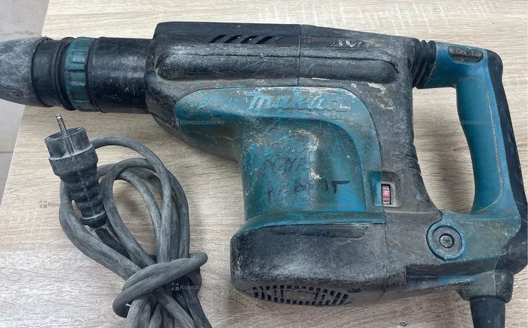 Отбойный молоток makita HM1213C