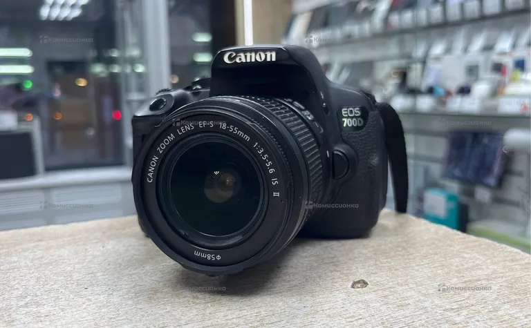 Фотоаппарат Canon EOS 700D