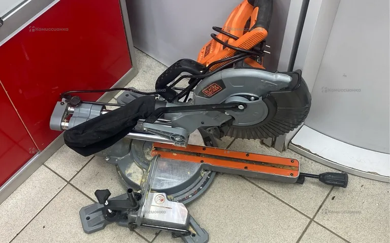 торцовочная пила Black decker bes700