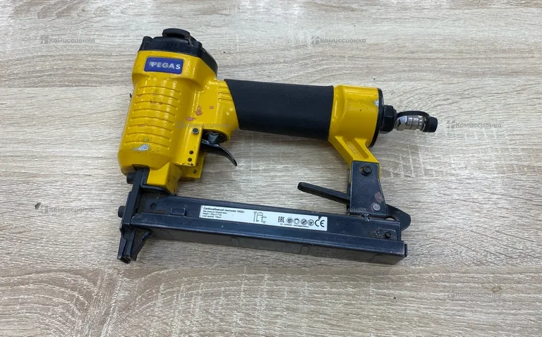 скобозабивной пистолет Pegas 1022J