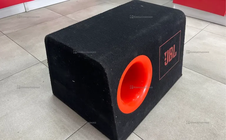 Сабвуфер  с усилителем JBL dsl