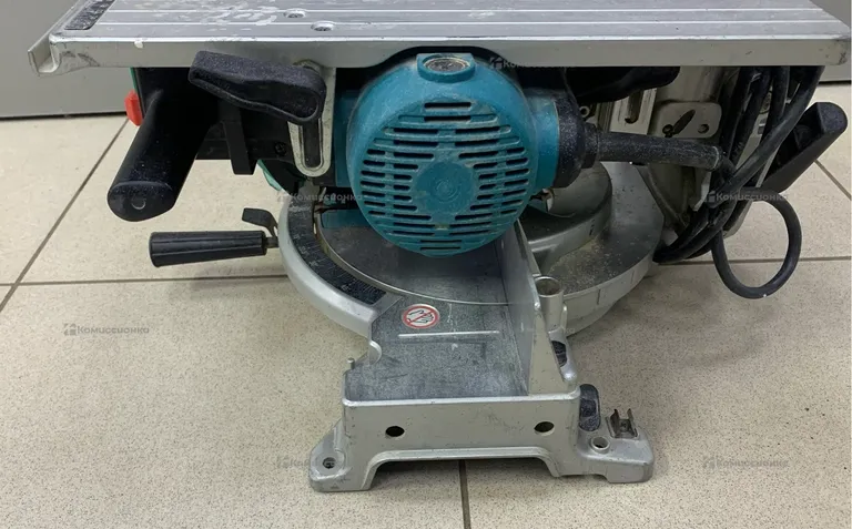 Торцовочная пила makita LH1040