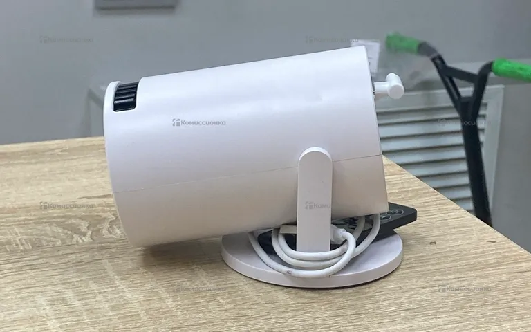 Проектор  LcD projector