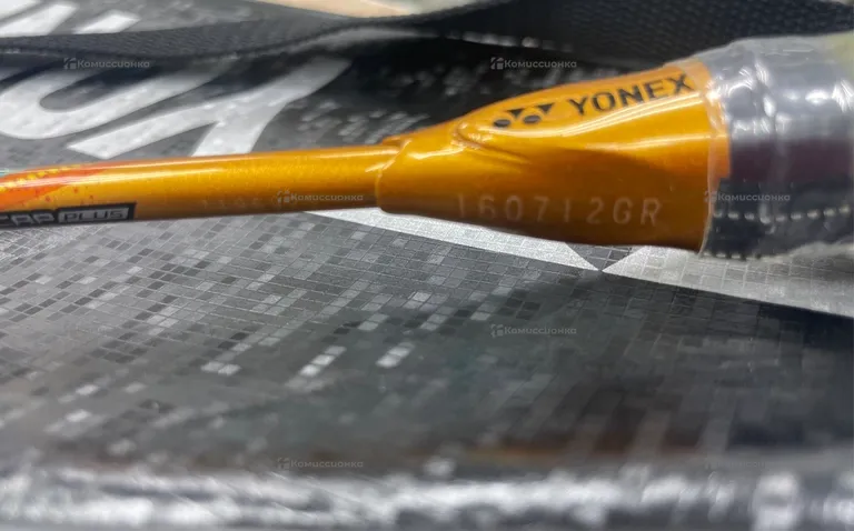 Ракетка для бадминтона yonex