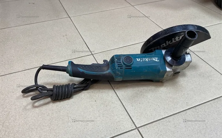Угловая шлифмашина Makita GA9050