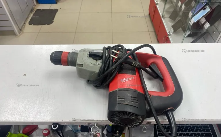 Перфоратор Milwaukee PLH 32 XE