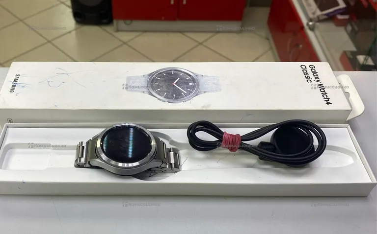 Часы Samsung Galaxy Watch 4 Classic